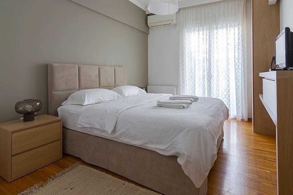 A Unique Apartment In The Historical Center-3Bds Athen Eksteriør bilde