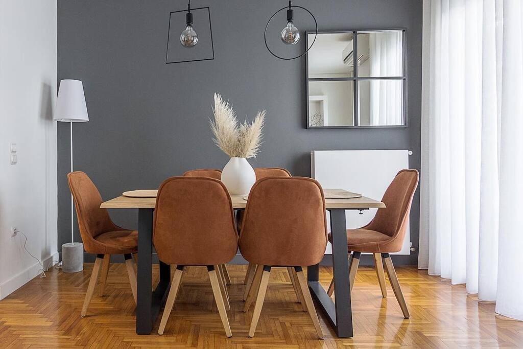 A Unique Apartment In The Historical Center-3Bds Athen Eksteriør bilde