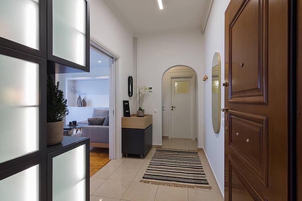 A Unique Apartment In The Historical Center-3Bds Athen Eksteriør bilde