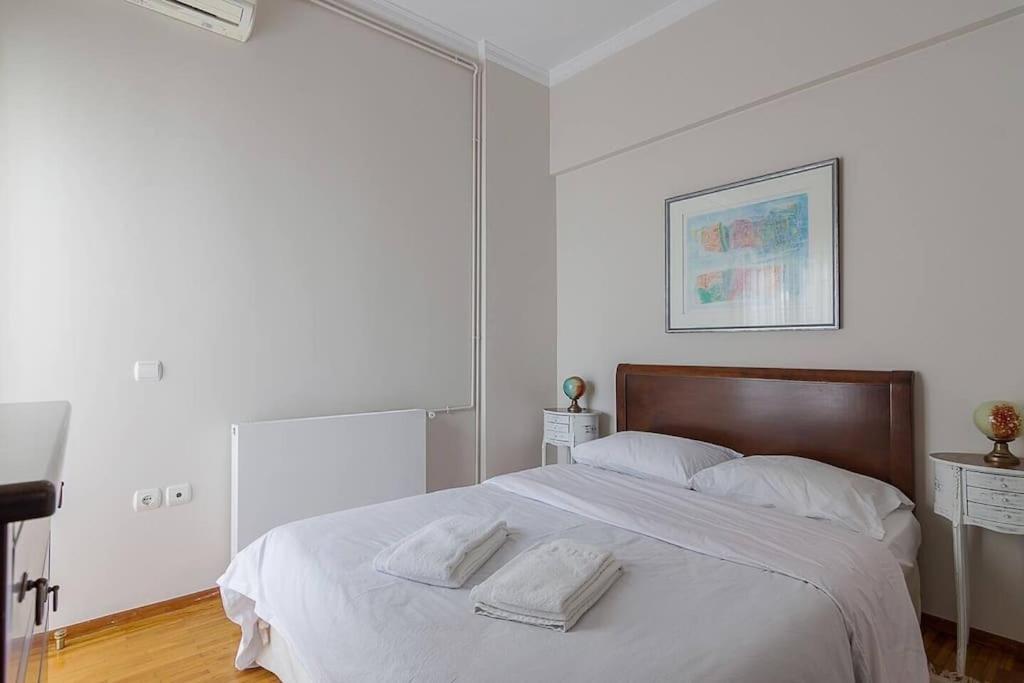 A Unique Apartment In The Historical Center-3Bds Athen Eksteriør bilde