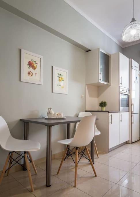 A Unique Apartment In The Historical Center-3Bds Athen Eksteriør bilde