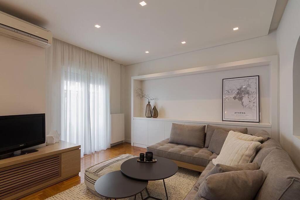 A Unique Apartment In The Historical Center-3Bds Athen Eksteriør bilde