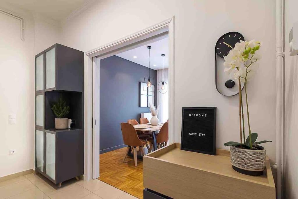 A Unique Apartment In The Historical Center-3Bds Athen Eksteriør bilde