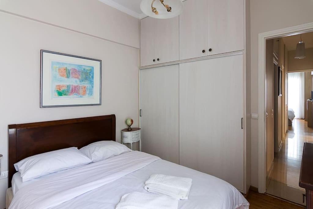 A Unique Apartment In The Historical Center-3Bds Athen Eksteriør bilde
